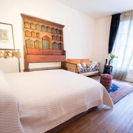 Spacious 50 M Cocoon In The Heart Of 17th