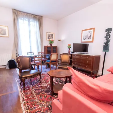 Spacious 50 M Cocoon In The Heart Of 17th