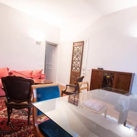 Spacious 50 M Cocoon In The Heart Of 17th * Париж